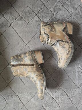 Circle G Metallic Gold Western Ankle Booties with Stud Accents